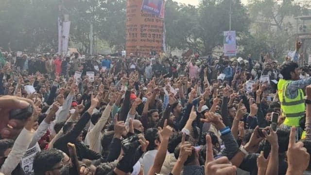 Shahbagh blockade demanding justice for Osman Hadi killing