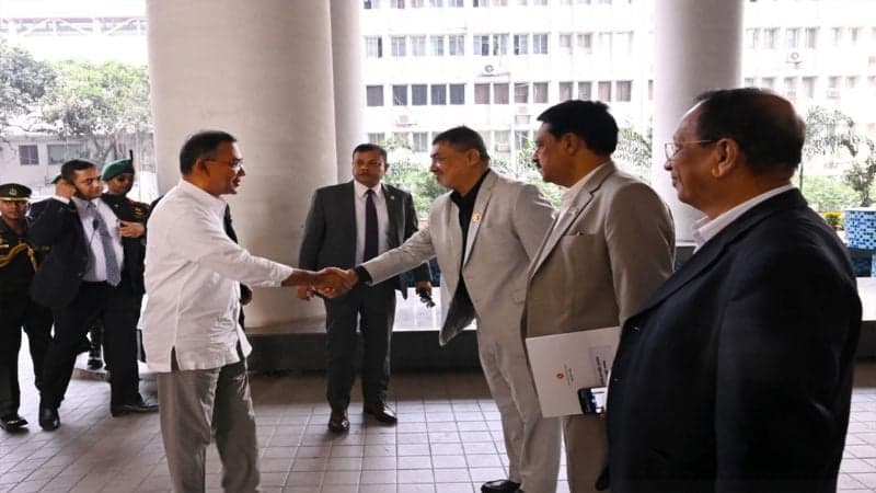PM resumes office at secretariat after Eid holidays