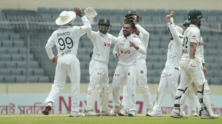 Bangladesh take 34-run lead as bad light forces early stump