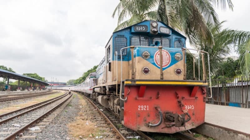 বৃহস্পতিবার থেকে সীমিত পরিসরে যাত্রীবাহী ট্রেন চলাচল শুরু হবে