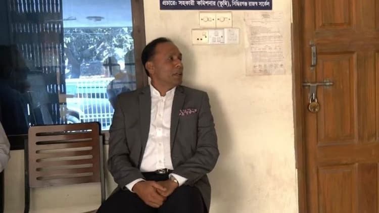 Surprise visit of state minister: 3 officials at Siddhirganj land office transferred