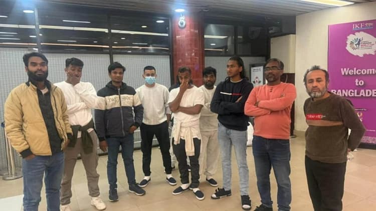 US deports 31 more Bangladeshis in handcuffs and shackles