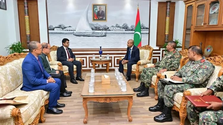 Bangladesh High Commissioner meets Maldives Defence Minister