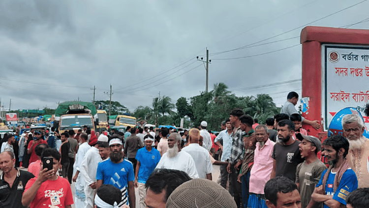 Dhaka-Sylhet highway blocked over demand to arrest murder suspects