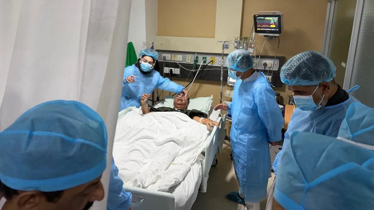 PM Tarique Rahman visits ailing Mirza Abbas at hospital