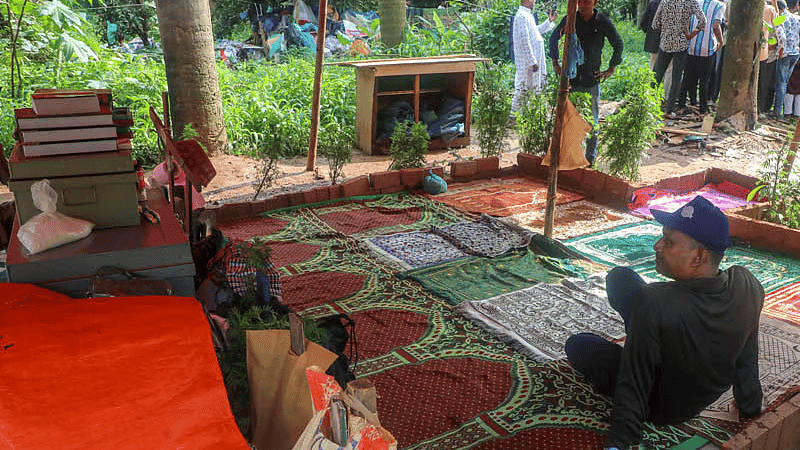 Ministry to evict illegal structures, makeshift prayer space from Suhrawardy Udyan