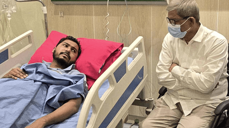 Mirza Fakhrul visits Nurul Haque Nur at DMCH