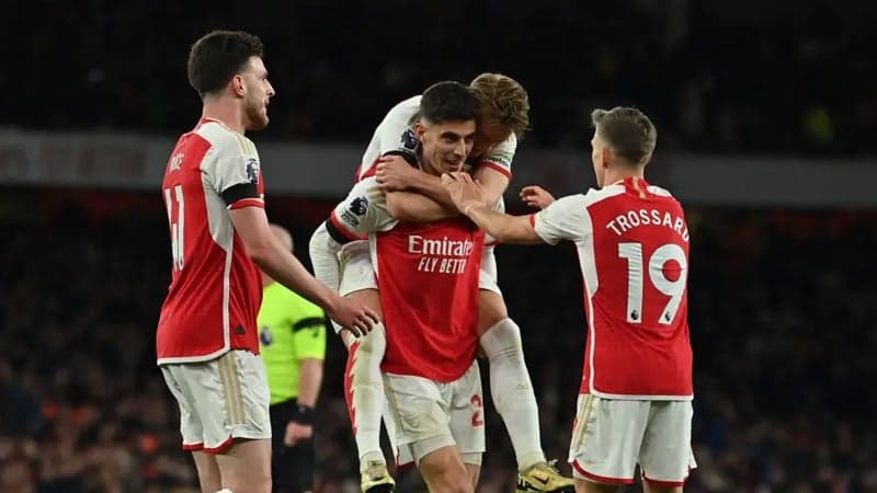 Arsenal thrash Chelsea 5-0 to open up Premier League lead