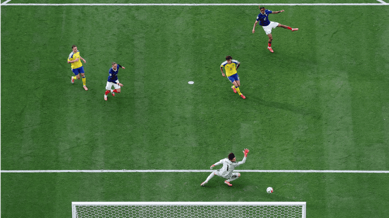 Barcola strikes as France double advantage over Sweden