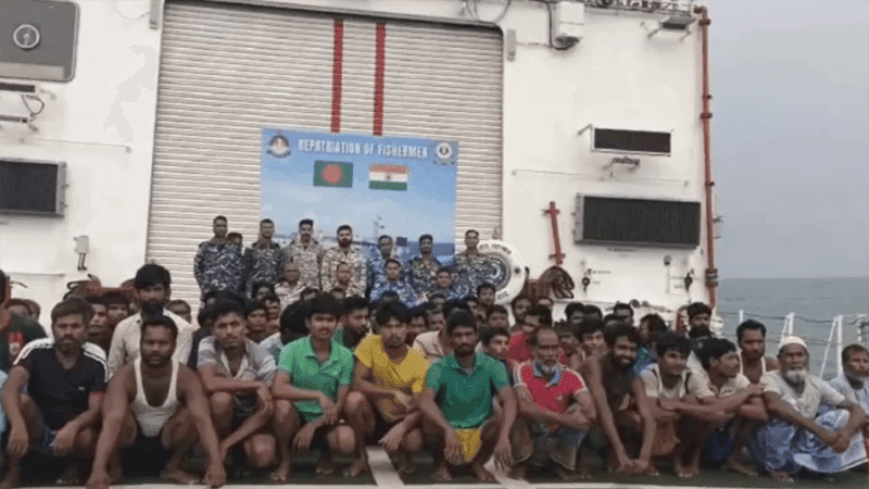 India repatriates 91 Bangladeshi fishermen after jail sentences