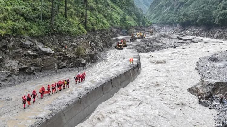 China warns of possible second flood as rescue work suspended