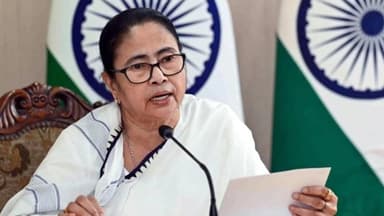 Mamata targets Modi govt over alleged shelter to Awami League leaders