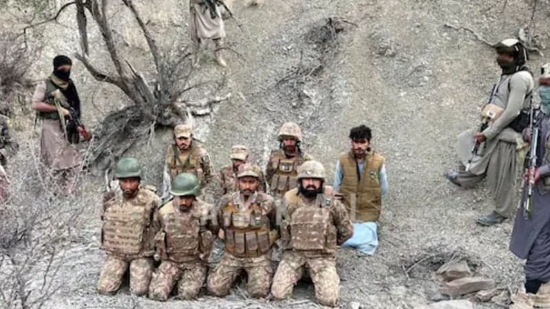 7 Pakistani soldiers in  Balochistan Army's custody