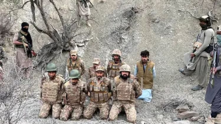 7 Pakistani soldiers in  Balochistan Army's custody