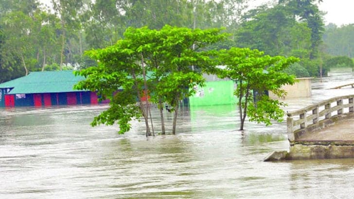 বন্যার আশঙ্কা: মোকাবিলায় অগ্রিম প্রস্তুতি জরুরি