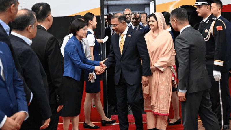 Red carpet welcome for PM in Beijing