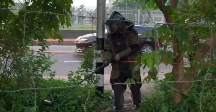 SRB has cordoned off the field behind Ganabhaban, more than 20 cocktails-petrol bombs recovered