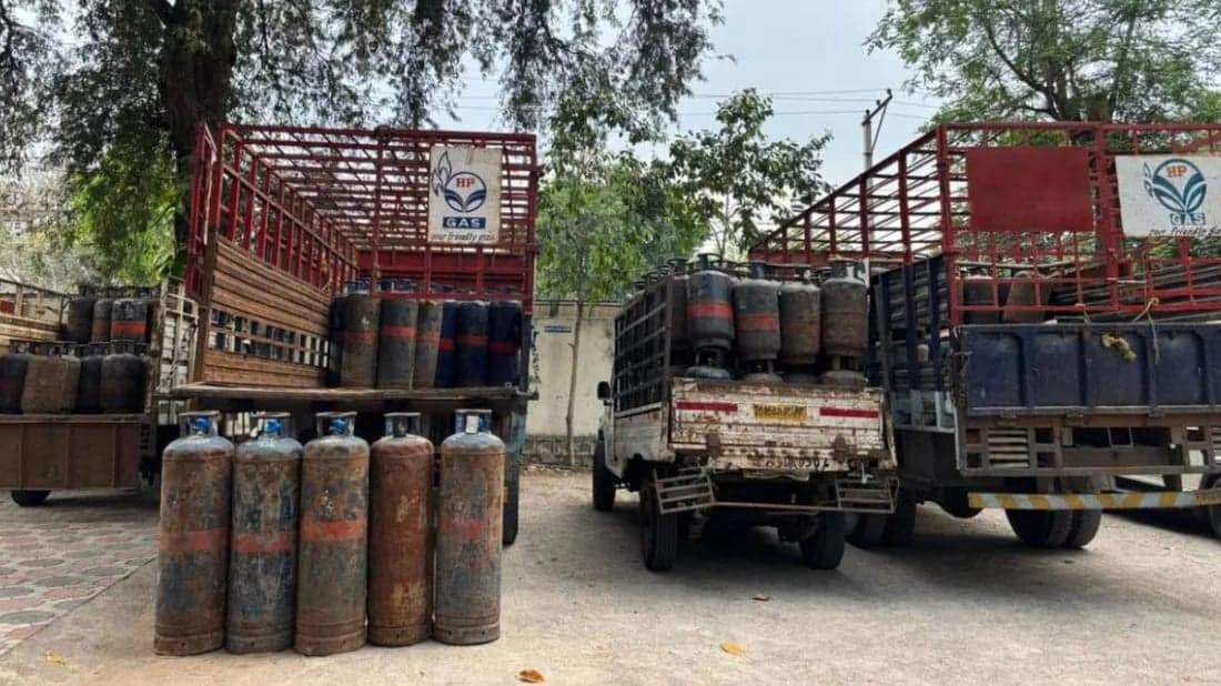414 gas cylinders recovered from graveyard in India