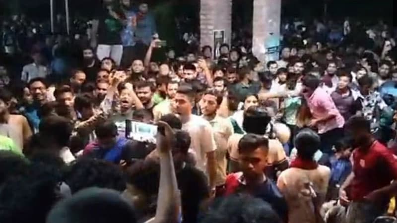 BCL attack on quota protesters leaves 50 injured at JU