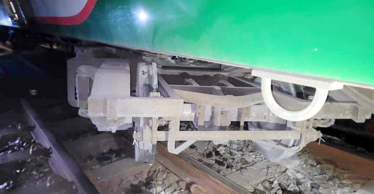 Rail link of Dhaka with northern districts snapped