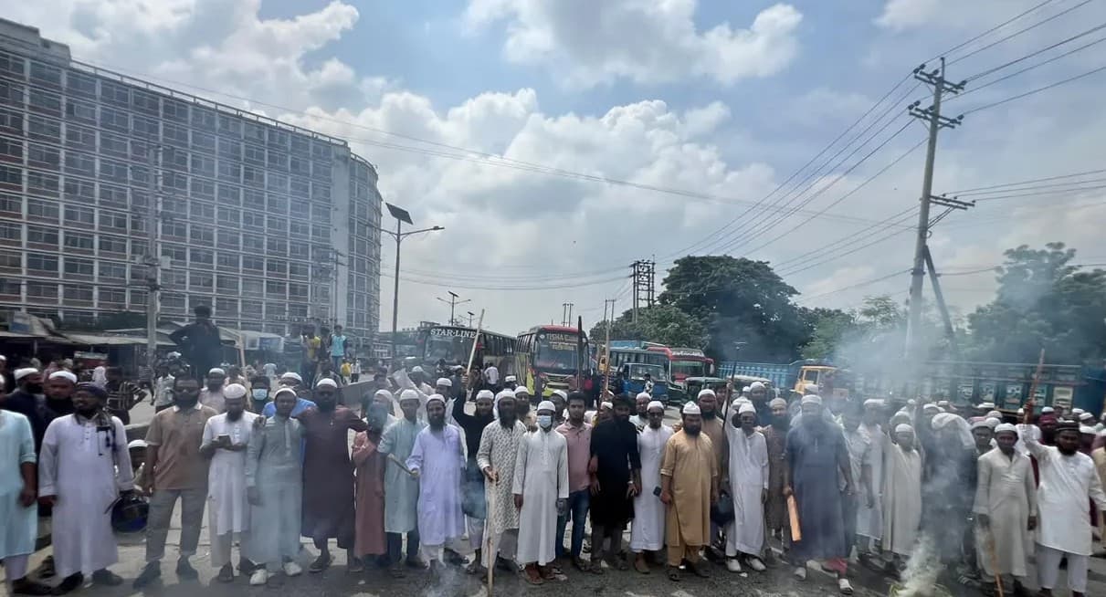 Islami Andolan activists block highway as protests over leader's killing
