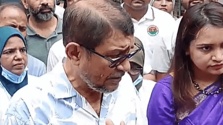 No new clinic approvals in front of govt hospitals: Health Minister