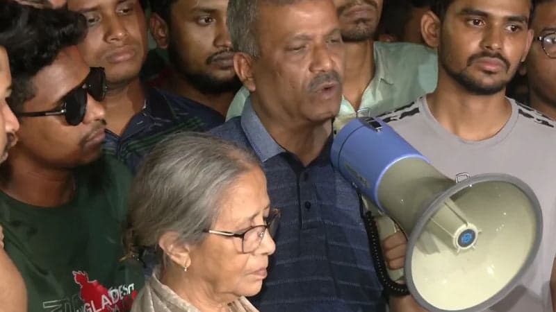 Injured return to hospital from road with assurance of advisers