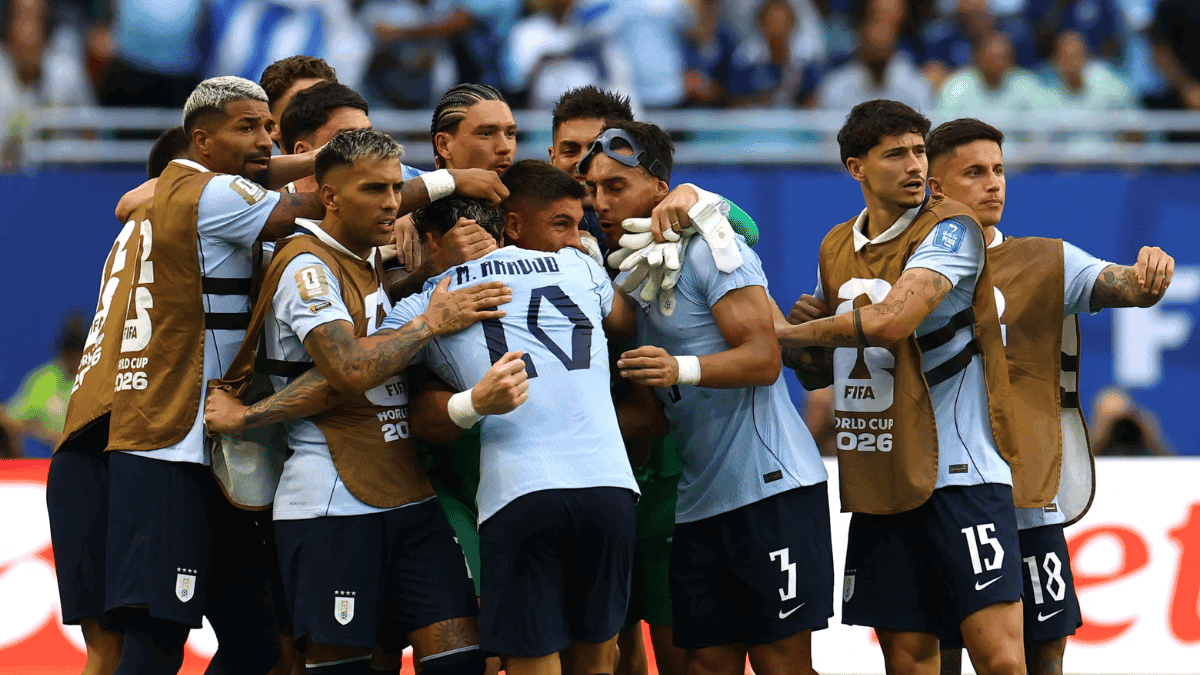 Dramatic first half sees Uruguay lead