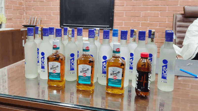 JU admin seize 20 bottles of foreign liquor from Kazi Nazrul Islam hall