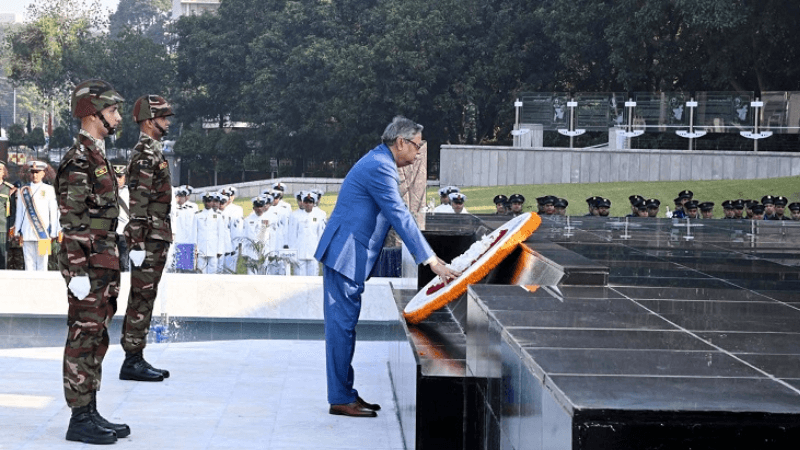 President pays tributes to armed forces martyrs