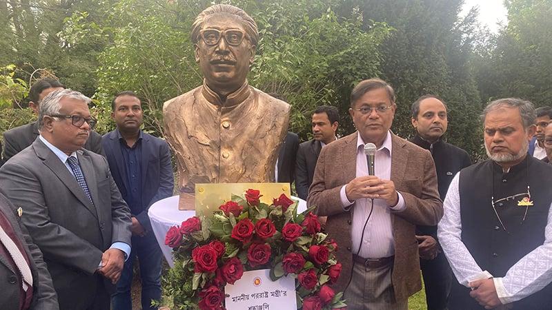 Bust of Bangabandhu unveiled at Bangladesh Embassy in Vienna
