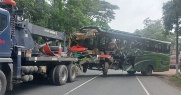 2 killed in bus-truck collision in Gopalganj