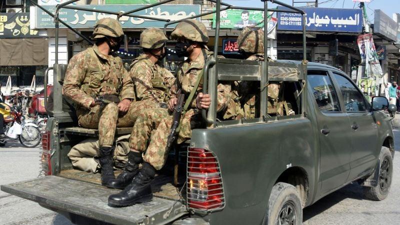 Suicide bombing kills 12 Pakistan troops