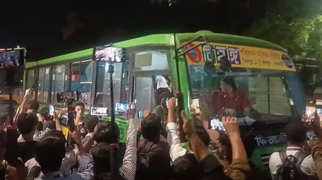 HSC candidates block road in front of Parliament Building again, bus vandalized