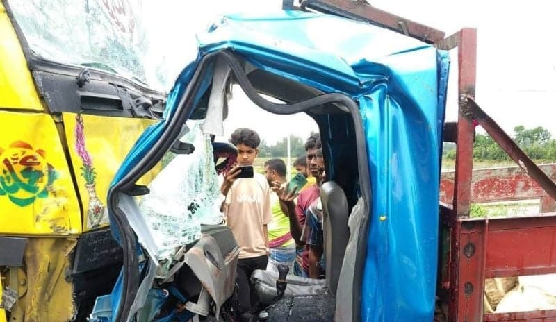 Four killed in head-on truck collision in Bogura