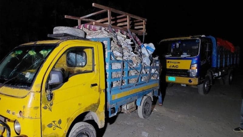 Locals in Barishal seize two trucks full of govt documents