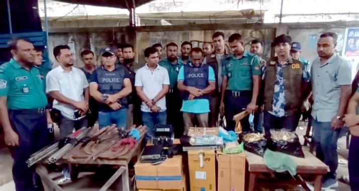 Police raid at Tongi's Haji Mazar slum, 13 held