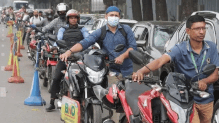 Fuel crisis: Queue formed at Bijoy Sarani reaches Mohakhali