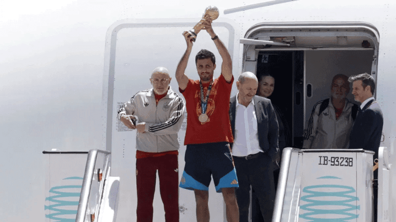 Yamal, Rodri return home with World Cup trophy