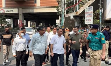 PM visits cleared footpaths in Mirpur, talks to pedestrians