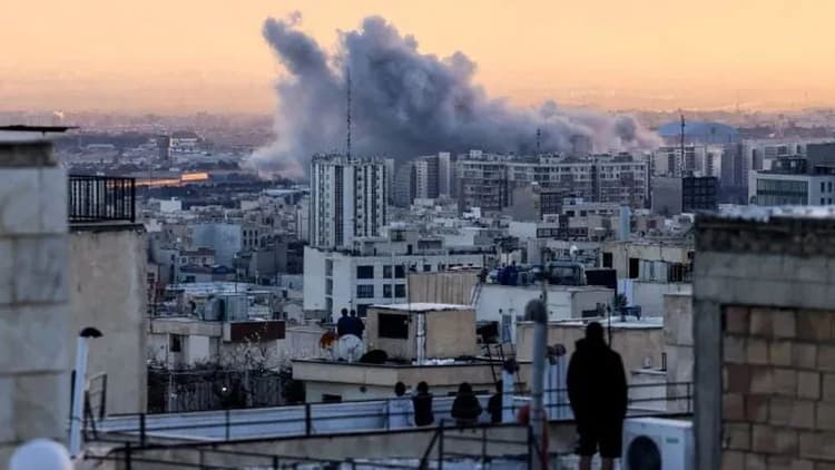 US launches fresh strikes on 90 Iranian military targets