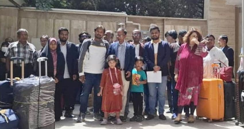 28 Bangladeshis safely return home from Iran
