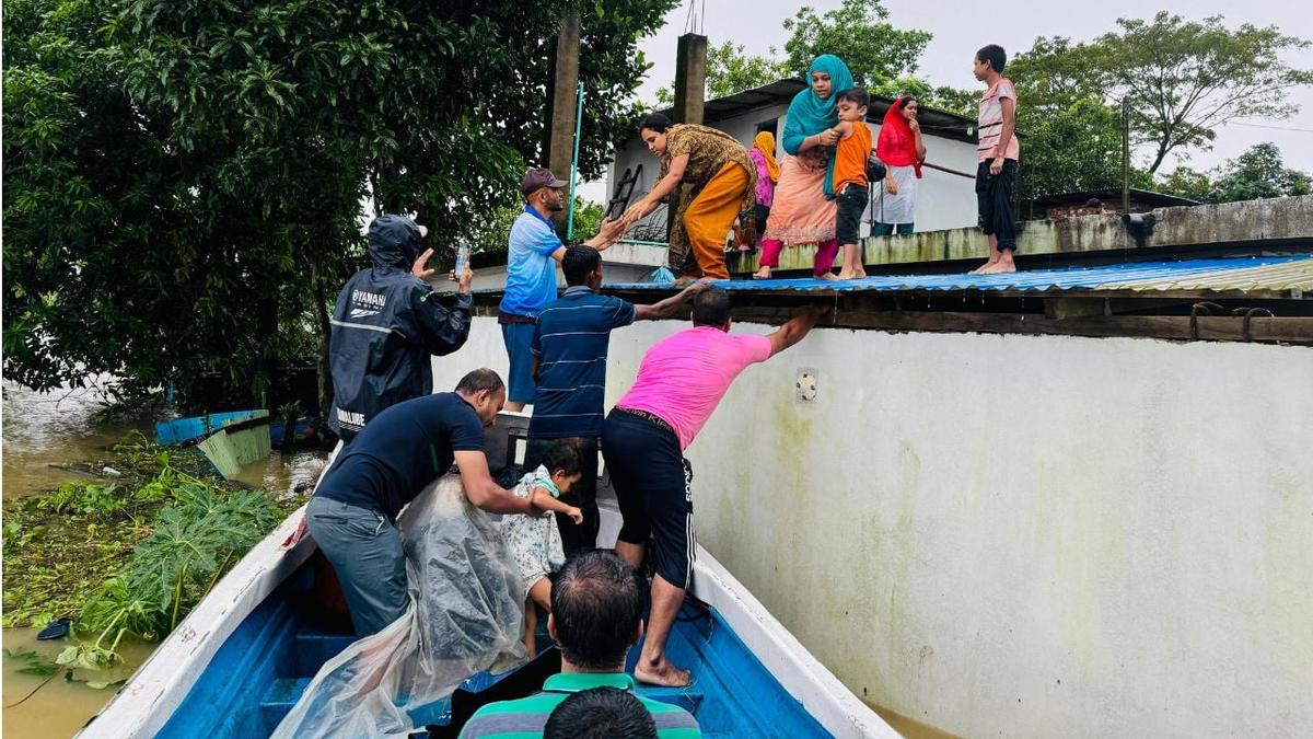 ত্রাণ কার্যক্রমে মানুষের সম্মানের প্রতি খেয়াল রাখা জরুরি