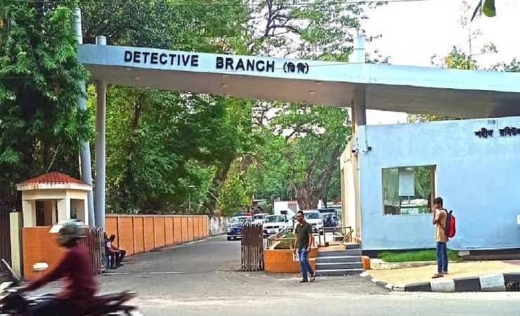 One interrogated over throwing water bottle at Info Adviser