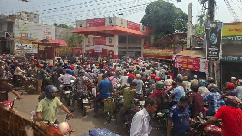 Satkhira Administration cancels fuel card rule amid public outcry