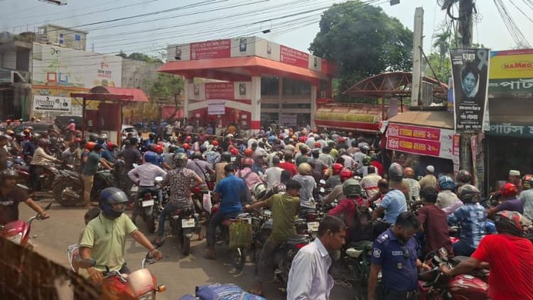 Satkhira Administration cancels fuel card rule amid public outcry