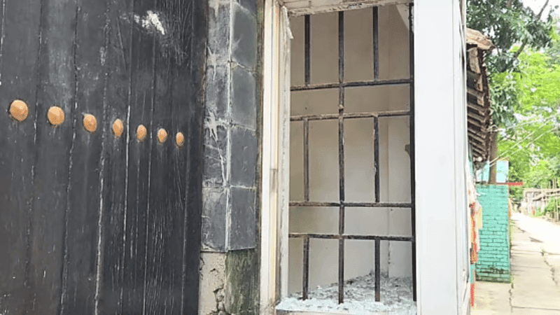 Late Awami League leader's house attacked, vandalised in Natore