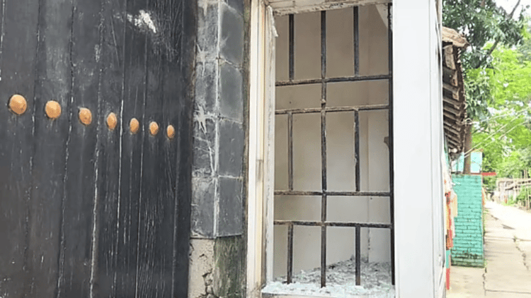Late Awami League leader's house attacked, vandalised in Natore