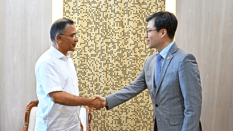 PM seeks South Korean investment in electronics, semiconductor sectors