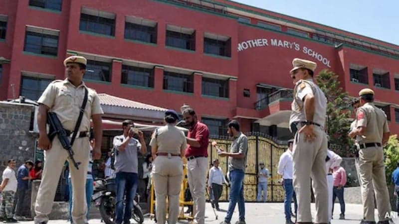 Over 300 schools, airports in New Delhi receive bomb threat